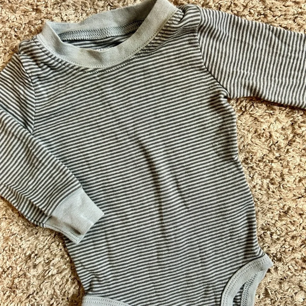 Carter's‎ I Baby Bear Hoodie Vest Bodysuit Set I Size 6M I Blue Gray Striped